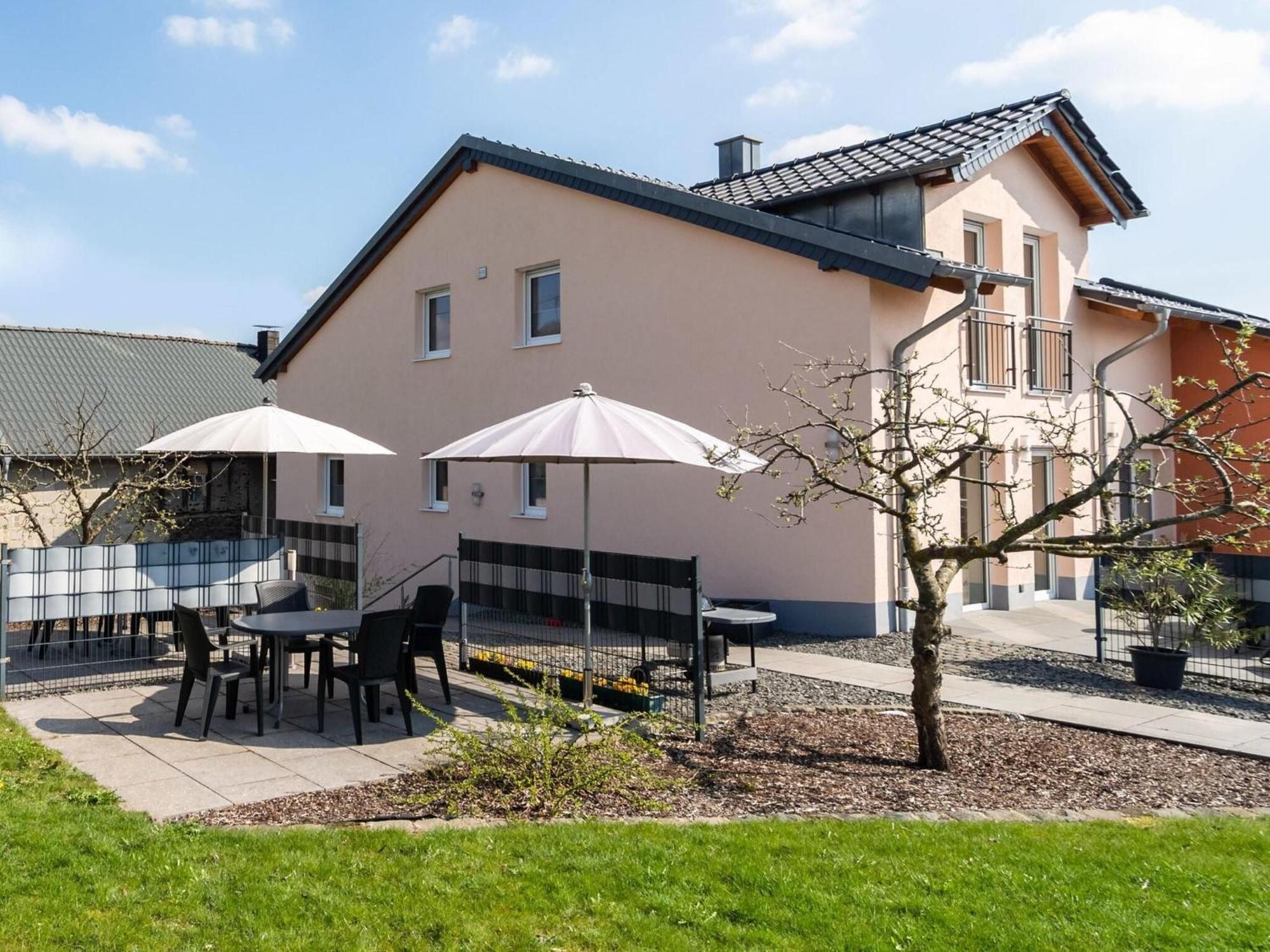 Lovely Modern Apartment With Private Terrace Ellscheid Екстериор снимка