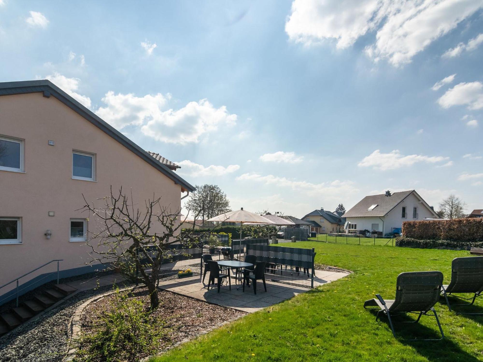 Lovely Modern Apartment With Private Terrace Ellscheid Екстериор снимка
