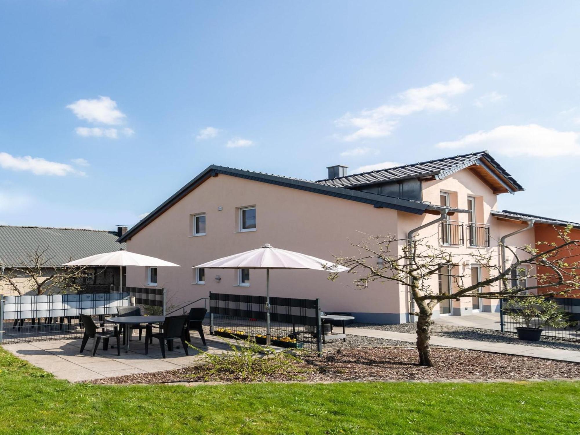 Lovely Modern Apartment With Private Terrace Ellscheid Екстериор снимка